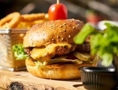 Μόλις το διαβάσετε δεν θα ξαναφάτε σε ξύλινο πιάτο εστιατορίου!